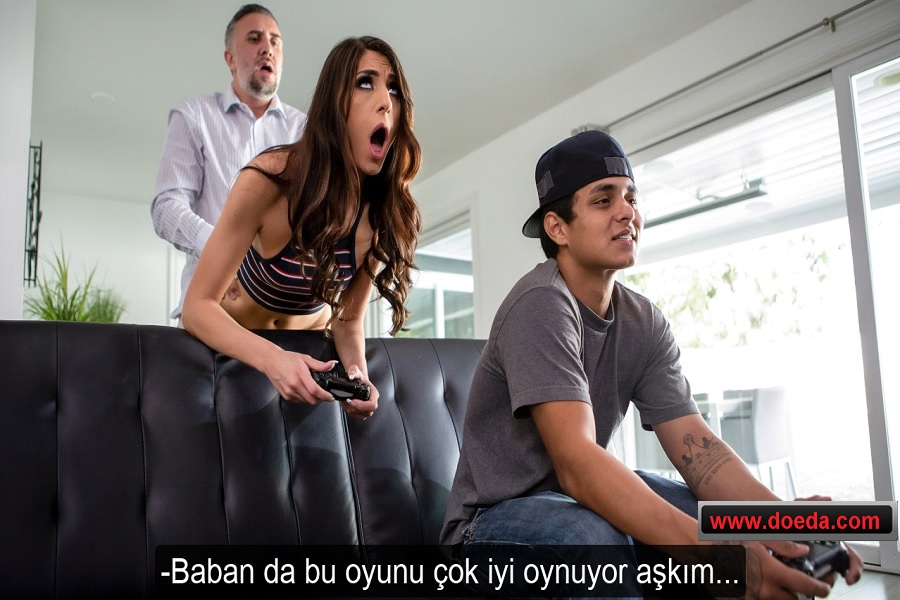 Qisqa sochli yalangoch qizlar video