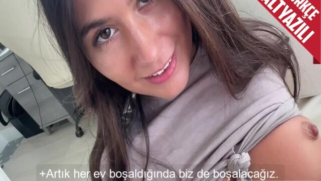 Ev Boşken Gelen Sevgilisini Babasının Arabasında Sakso Çektirdi Eve Getirip Sikerek Mest Etti